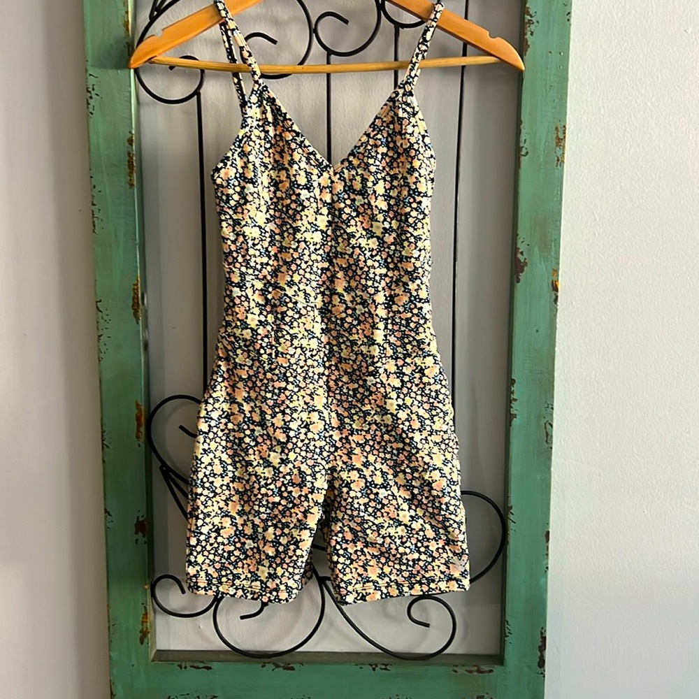 🌻🌻🌻FOREVER 21 ONE PIECE SHORT JUMPSUIT NWT SIZE SMALL 🌻🌻🌻